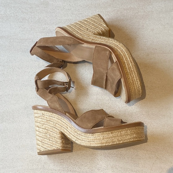 UGG Shoes - UGG Carine Wedge Sandal size 10